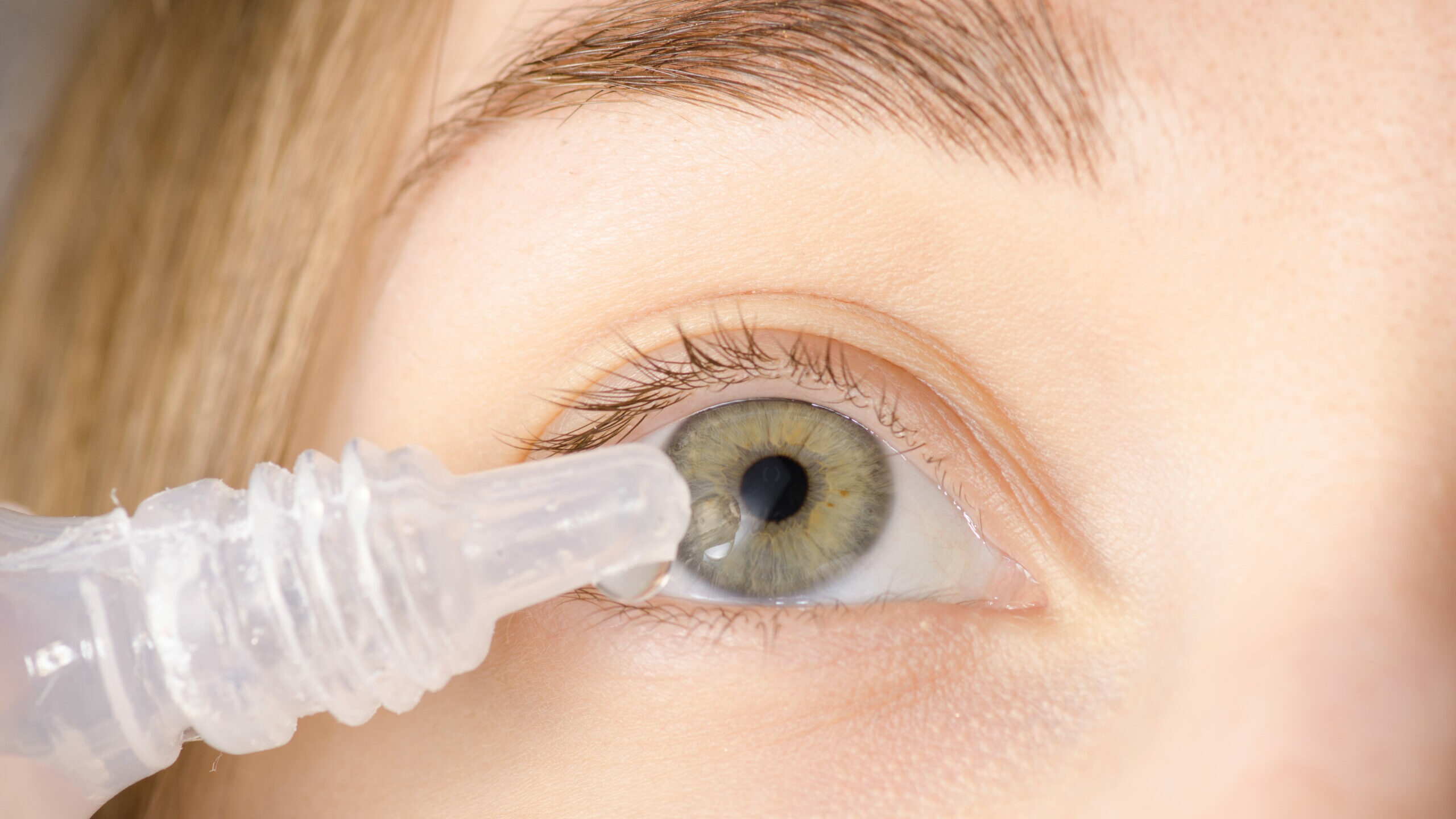 What is the effect of lowdose atropine on binocular vision? Myopia